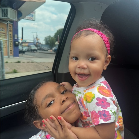 It’s For The Little Divas, jewelry and bags all the accessories you need show!!👛 - Picture 7 of 16